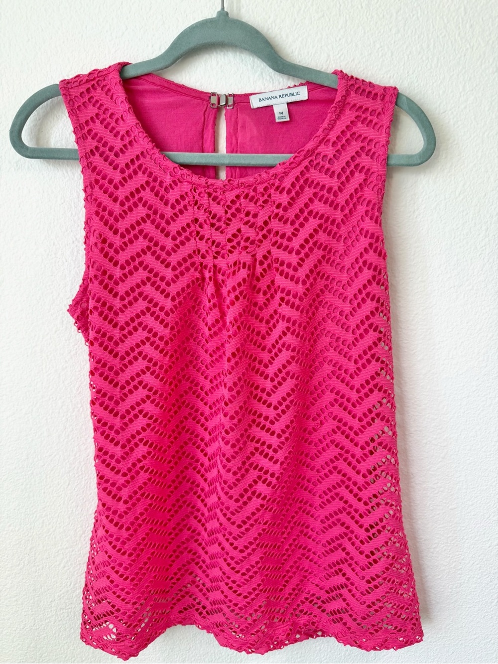 Banana Republic Women’s Tank Top Chevron Lace Overlay Sleeveless Hot Pink Size M - Picture 2 of 10